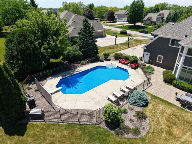 W289N3752 Huntsman COURT, Pewaukee, WI 53072