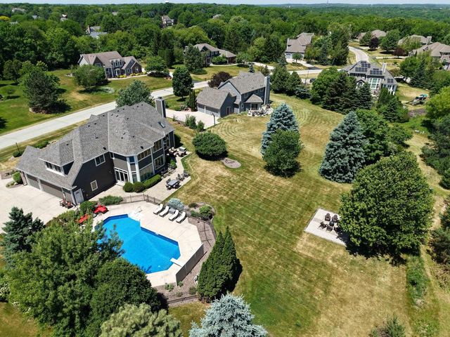 W289N3752 Huntsman COURT, Pewaukee, WI 53072