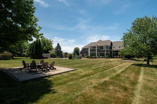 W289N3752 Huntsman COURT, Pewaukee, WI 53072