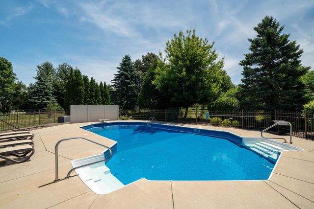 W289N3752 Huntsman COURT, Pewaukee, WI 53072