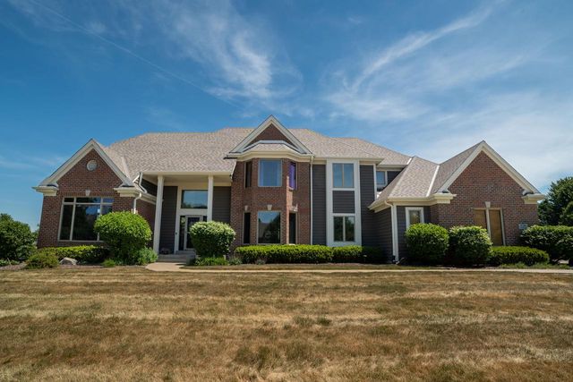W289N3752 Huntsman COURT, Pewaukee, WI 53072
