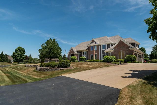 W289N3752 Huntsman COURT, Pewaukee, WI 53072