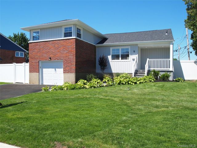 9 N Walnut Place, Massapequa, NY 11758