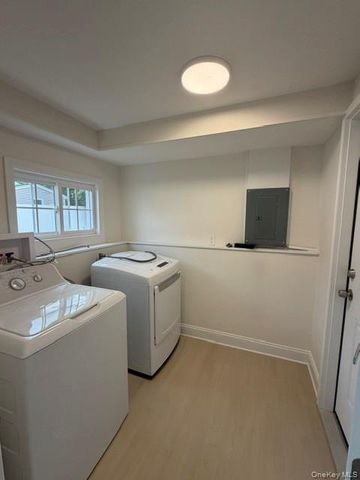 9 N Walnut Place, Massapequa, NY 11758