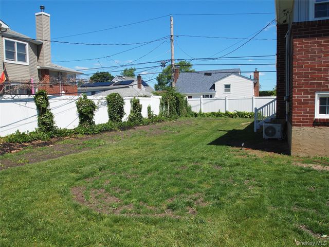 9 N Walnut Place, Massapequa, NY 11758