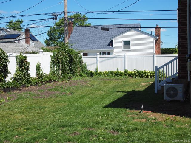 9 N Walnut Place, Massapequa, NY 11758