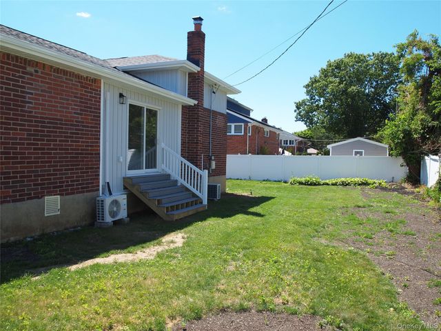 9 N Walnut Place, Massapequa, NY 11758