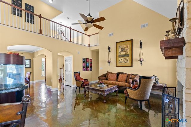 130 Post Oak Circle, Inez, TX 77968