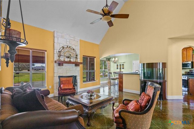 130 Post Oak Circle, Inez, TX 77968