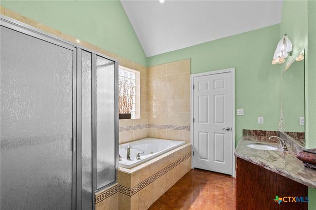 130 Post Oak Circle, Inez, TX 77968