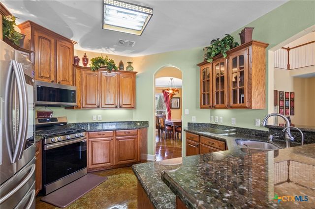 130 Post Oak Circle, Inez, TX 77968