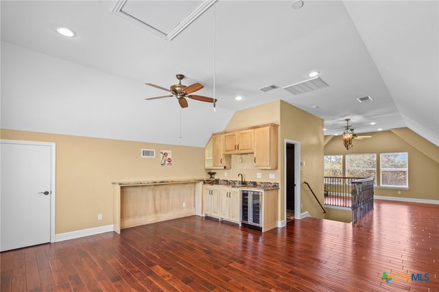 130 Post Oak Circle, Inez, TX 77968