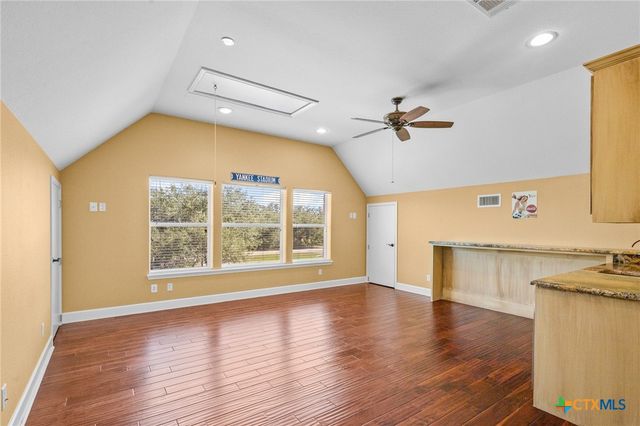 130 Post Oak Circle, Inez, TX 77968