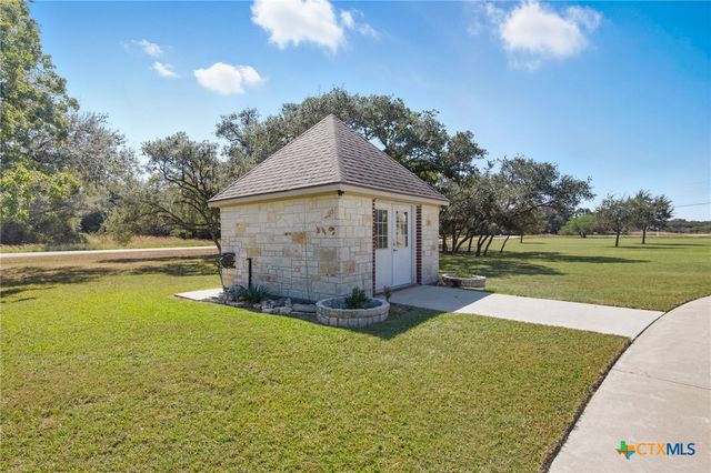 130 Post Oak Circle, Inez, TX 77968