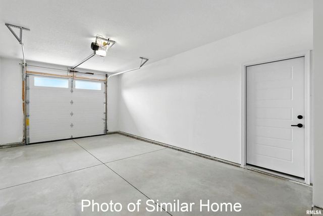 541 N 4TH Avenue, Eldridge, IA 52748