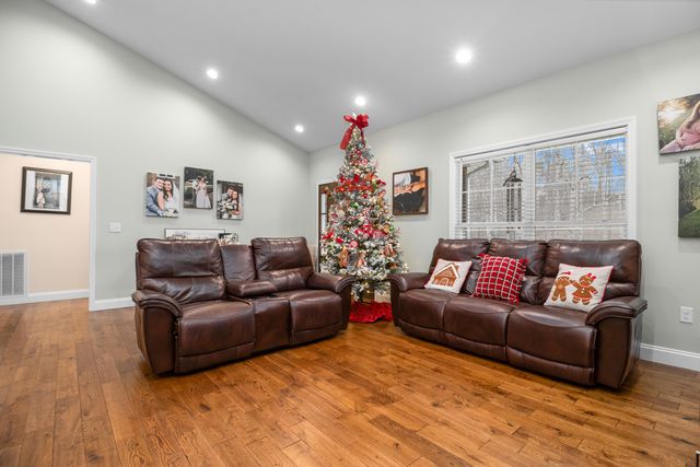 1745 Cold Hill Road, London, KY 40741