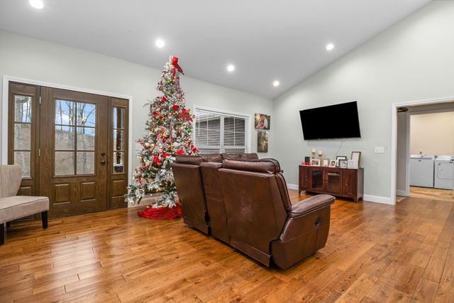 1745 Cold Hill Road, London, KY 40741