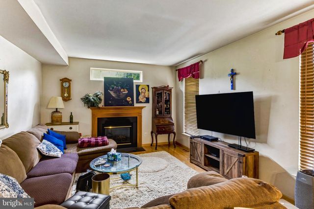 303 KALI LN, Williamstown, NJ 08094