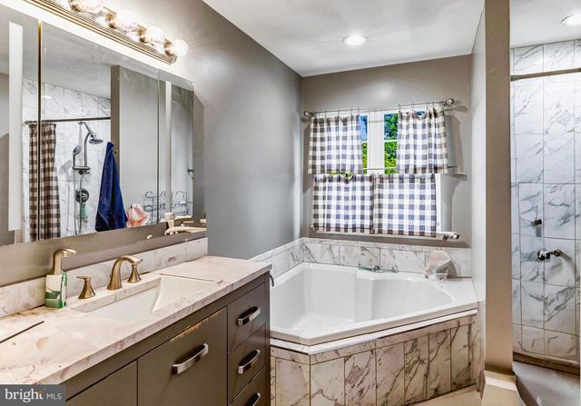 303 KALI LN, Williamstown, NJ 08094