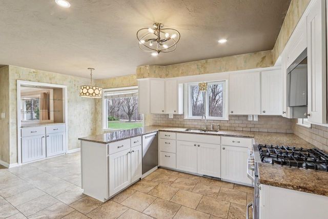 1433 N Golden Lake ROAD, Summit, WI 53066