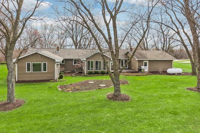 1433 N Golden Lake ROAD, Summit, WI 53066