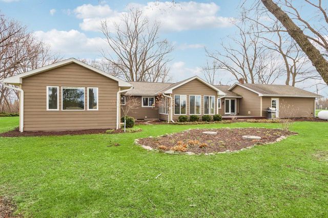 1433 N Golden Lake ROAD, Summit, WI 53066