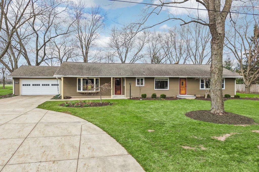 1433 N Golden Lake ROAD, Summit, WI 53066