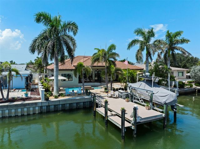 203 HOWARD DRIVE, Belleair Beach, FL 33786