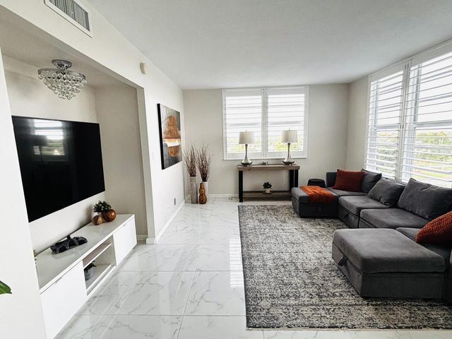 3091 N COURSE Drive 710, Pompano Beach, FL 33069