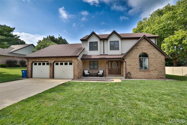 138 Holly Tree Court, Glen Carbon, IL 62034