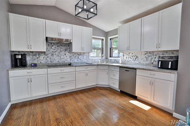 138 Holly Tree Court, Glen Carbon, IL 62034