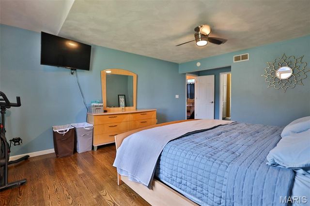 138 Holly Tree Court, Glen Carbon, IL 62034