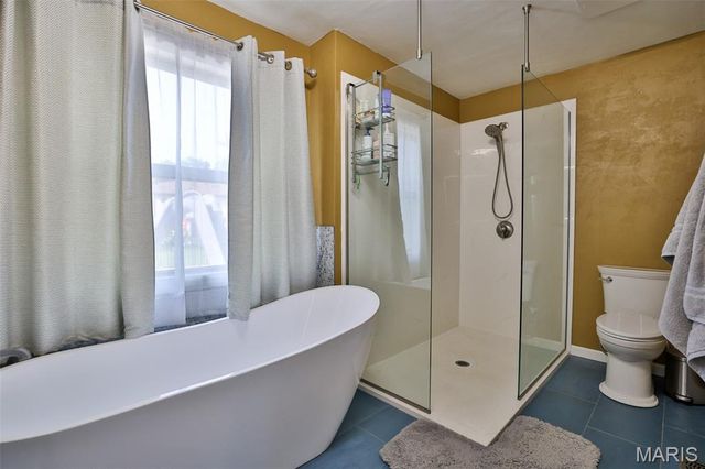 138 Holly Tree Court, Glen Carbon, IL 62034