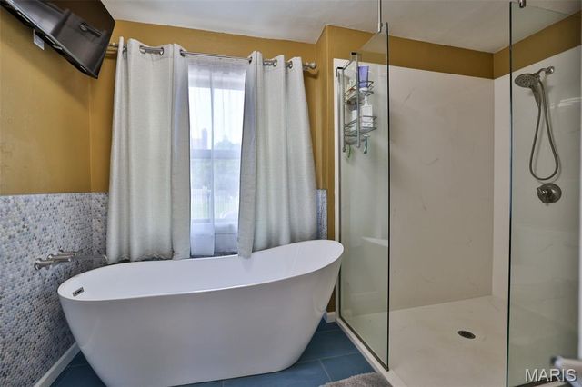 138 Holly Tree Court, Glen Carbon, IL 62034