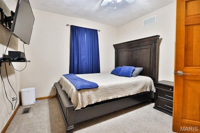 138 Holly Tree Court, Glen Carbon, IL 62034