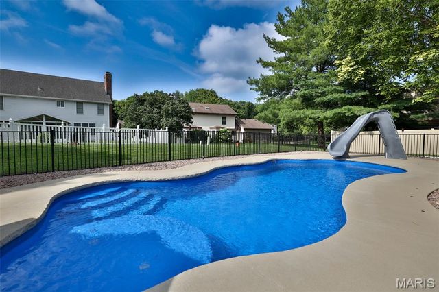 138 Holly Tree Court, Glen Carbon, IL 62034