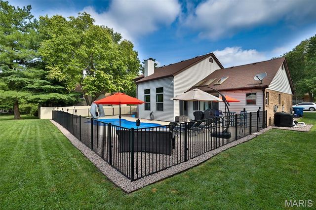 138 Holly Tree Court, Glen Carbon, IL 62034