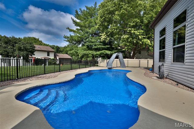 138 Holly Tree Court, Glen Carbon, IL 62034