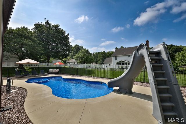 138 Holly Tree Court, Glen Carbon, IL 62034