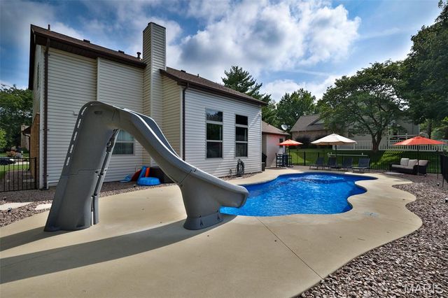 138 Holly Tree Court, Glen Carbon, IL 62034