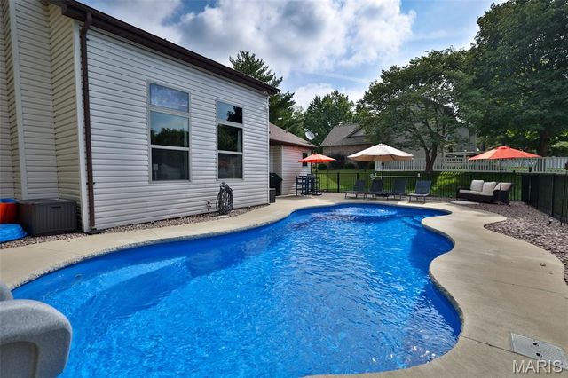 138 Holly Tree Court, Glen Carbon, IL 62034