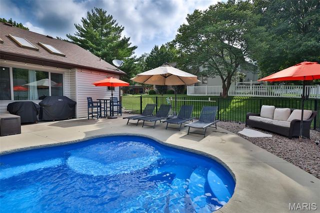 138 Holly Tree Court, Glen Carbon, IL 62034