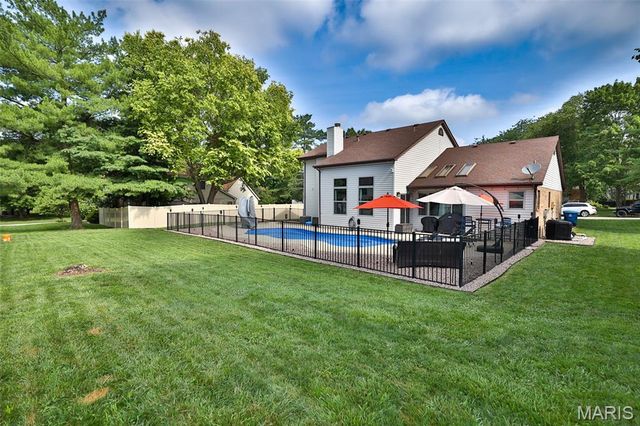 138 Holly Tree Court, Glen Carbon, IL 62034