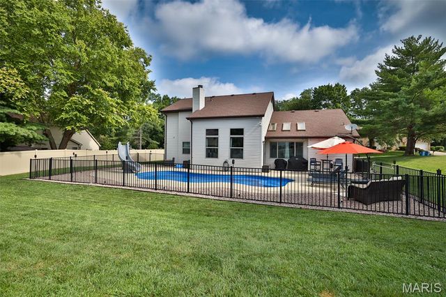 138 Holly Tree Court, Glen Carbon, IL 62034