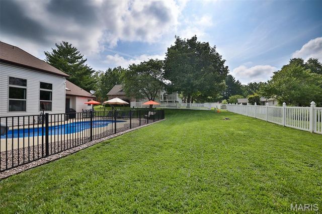 138 Holly Tree Court, Glen Carbon, IL 62034