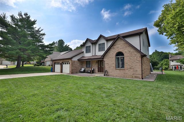 138 Holly Tree Court, Glen Carbon, IL 62034
