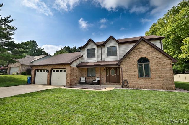 138 Holly Tree Court, Glen Carbon, IL 62034
