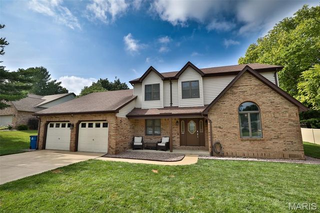 138 Holly Tree Court, Glen Carbon, IL 62034