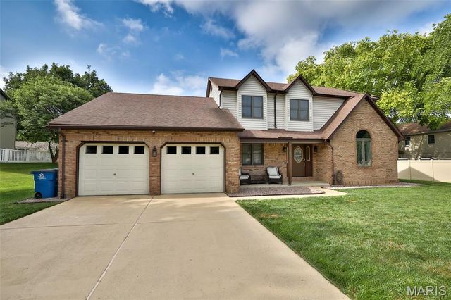 138 Holly Tree Court, Glen Carbon, IL 62034