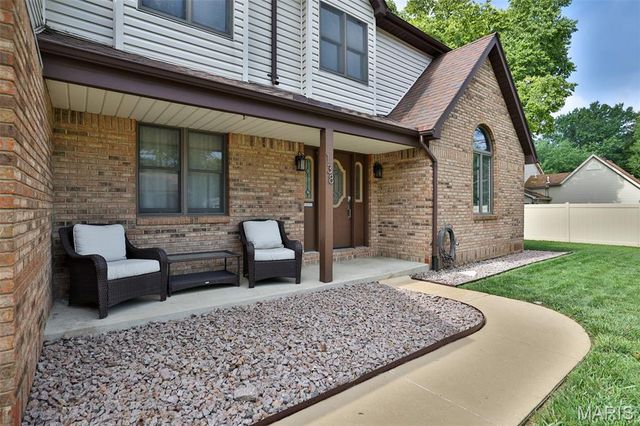 138 Holly Tree Court, Glen Carbon, IL 62034